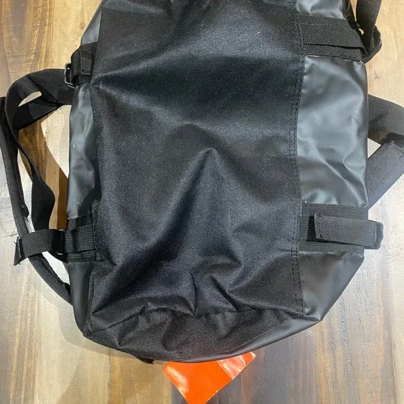 The north face duffle bag pack XS I believe - Picture 3 of 4